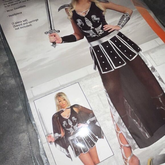 Glorious Gladiator Costume    - Picture 3 of 5